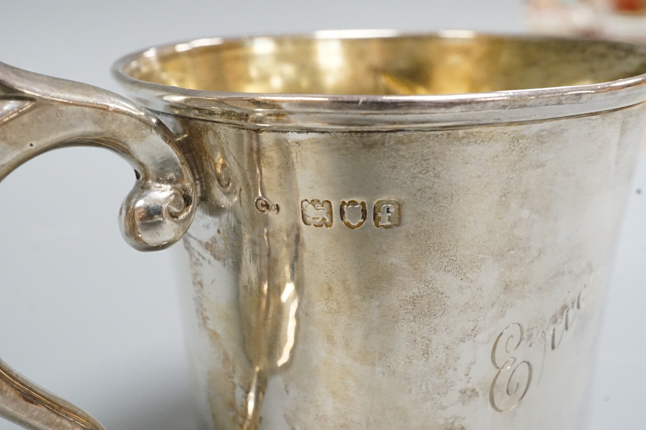 Three assorted silver christening cans, tallest, Birmingham, 1926, 8cm, 10.1oz.